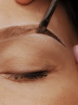 TEINTURE DES SOURCILS